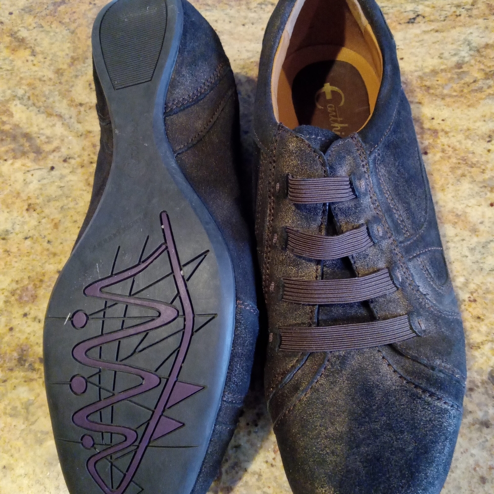 Shoes - Picture 3 of 4